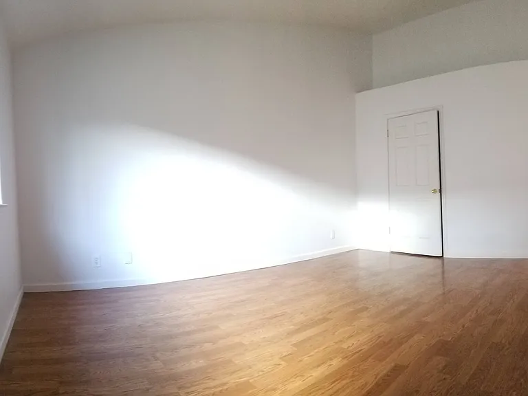 612 Laurel St — Photo 3