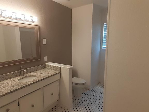 4th image of 212 McLane St #1