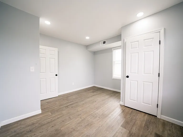 81 Birch St #3L — Photo 9