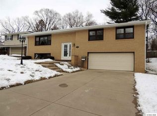 1475 Oeth Ct, Dubuque, IA 52003