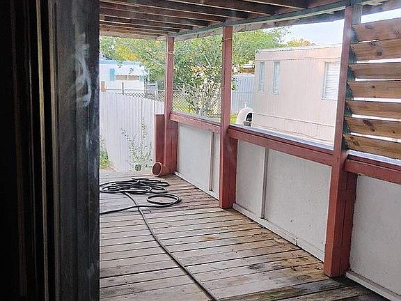 4th image of 1212 Holly Ln