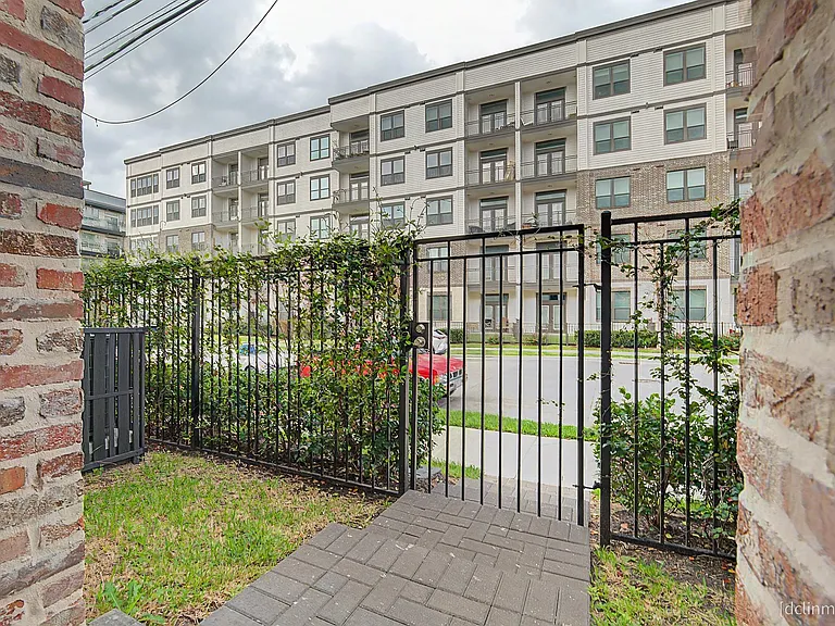 3033 Hicks St — Photo 4