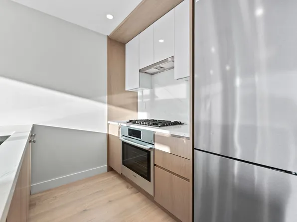 38-20 Parsons Boulevard image 5 of 19