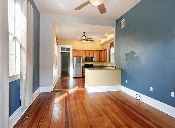 3rd image of 2521 Carondelet St