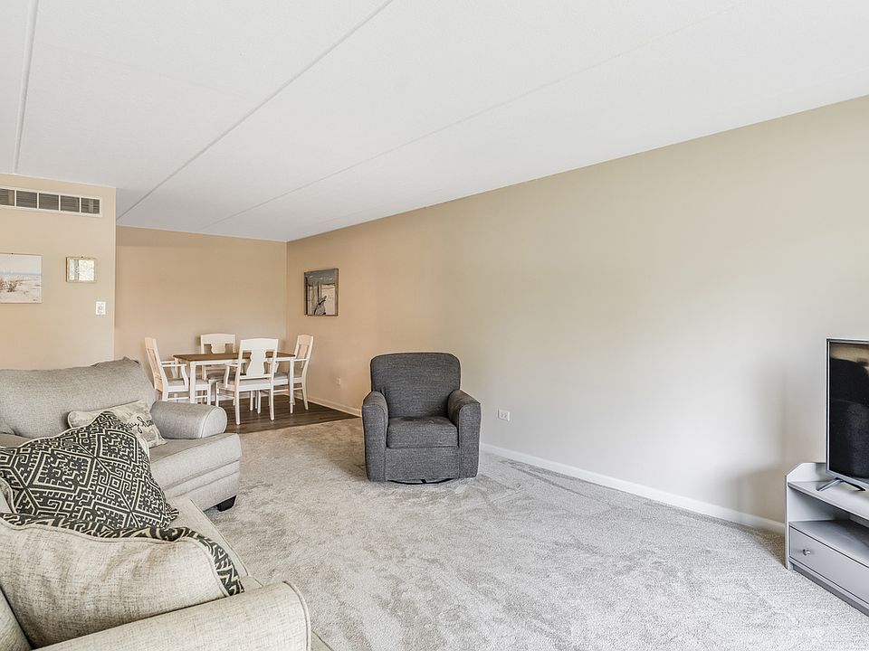 8010 Woodglen Ln APT 208, Downers Grove, IL 60516 | Zillow