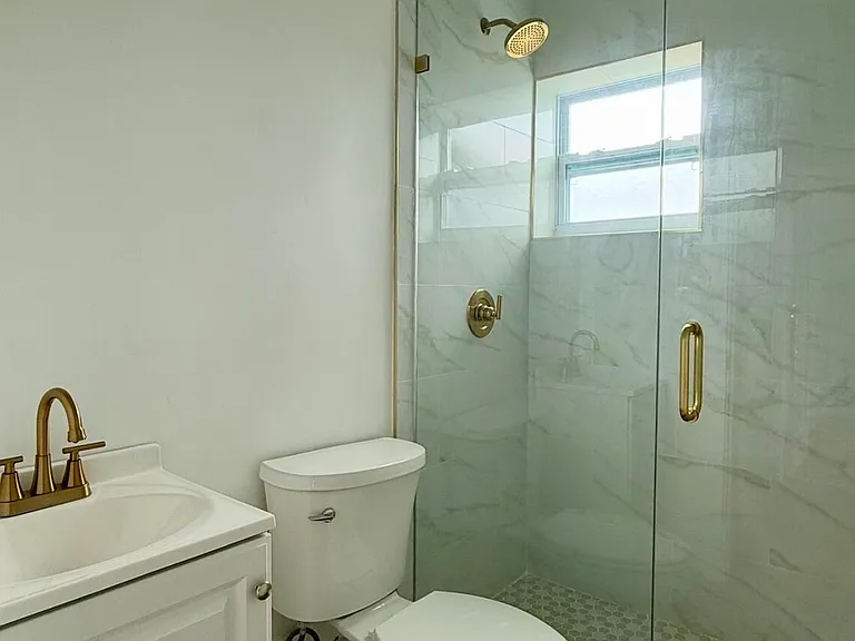 26 SW 10th Ave — Photo 17