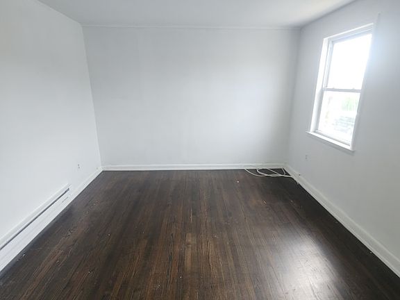 2nd image of 718 W Maple Ave
