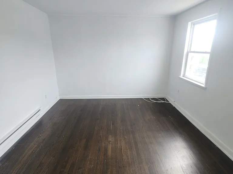718 W Maple Ave — Photo 2