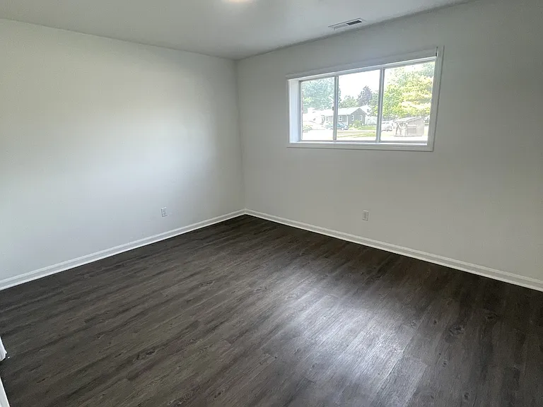 205 E Saginaw Hwy #4 — Photo 12