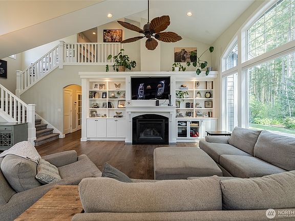 5th image of 624 Alma Lane SE