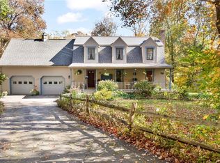 746 Slocum Rd, Saunderstown, RI 02874