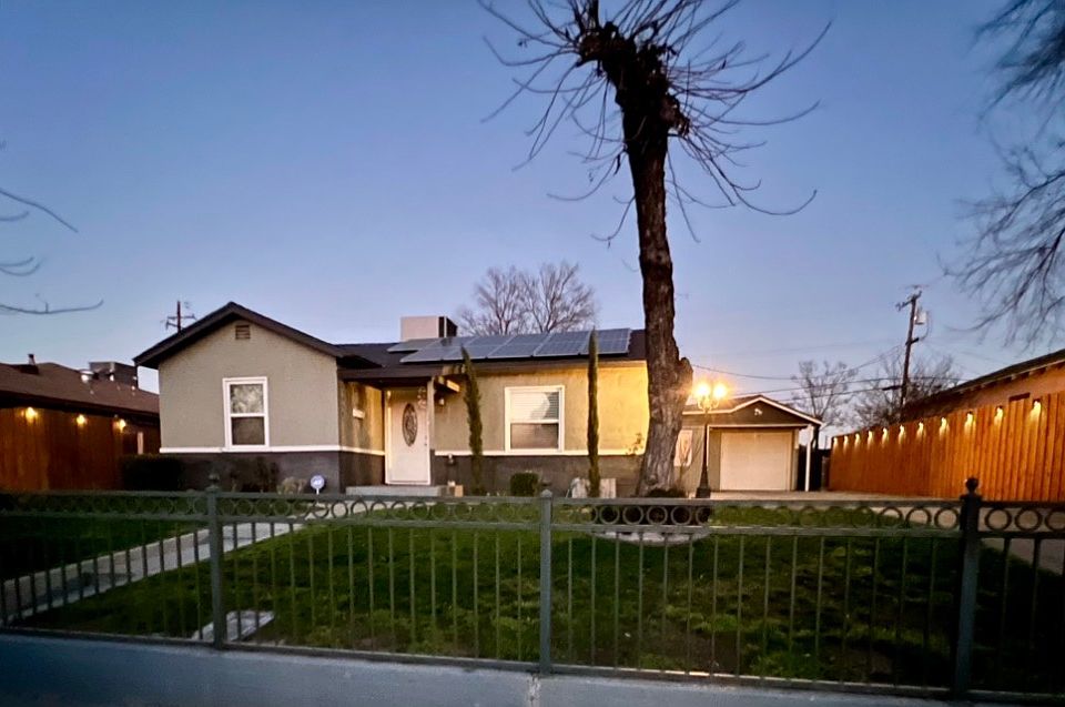 1st image of 1932 Norris Dr E