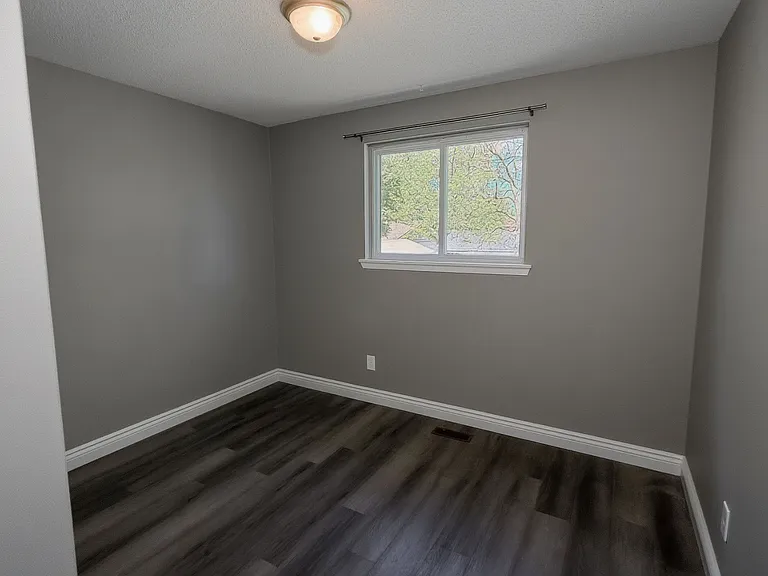 80 Kipling Cres — Photo 15