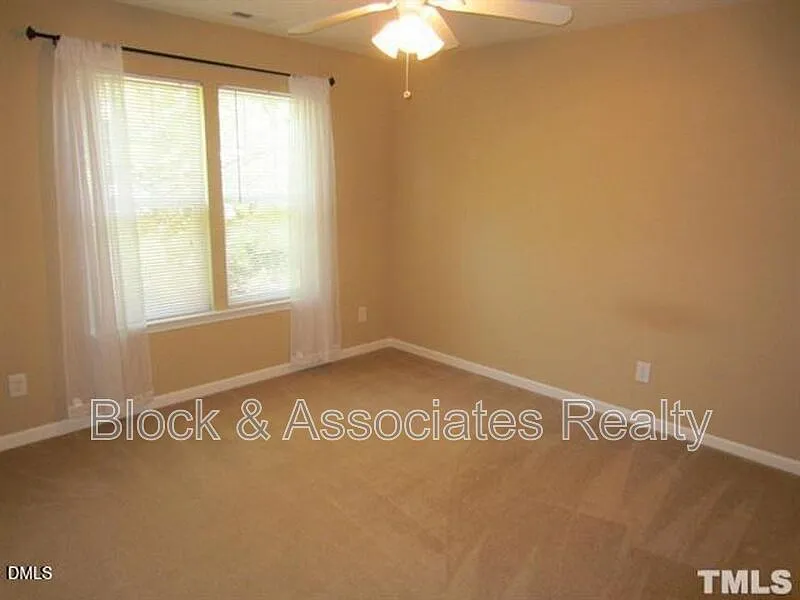 Weathersby — Photo 4