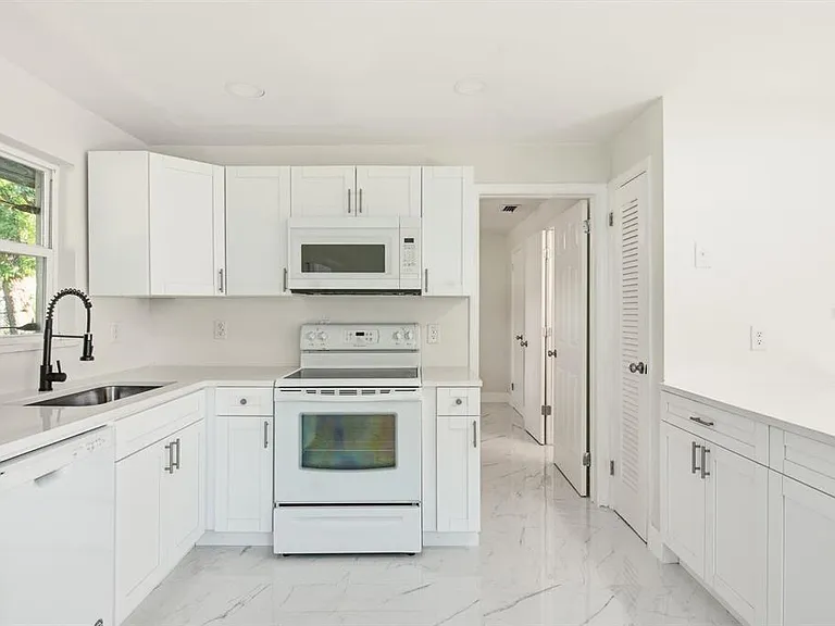 708 Pennsylvania Ave — Photo 10