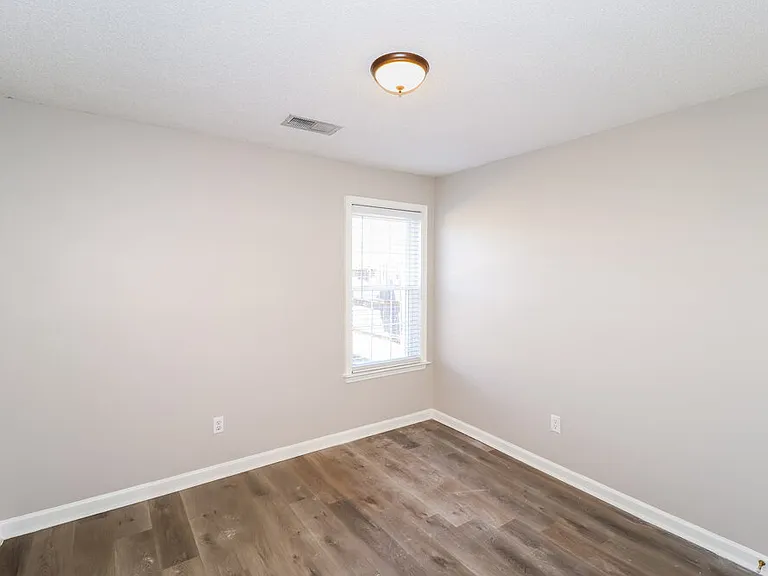 10050 Bloomsbury Ave — Photo 14