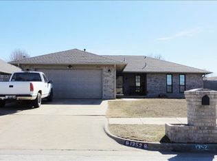 1352 NW 8th St, Moore, OK 73170
