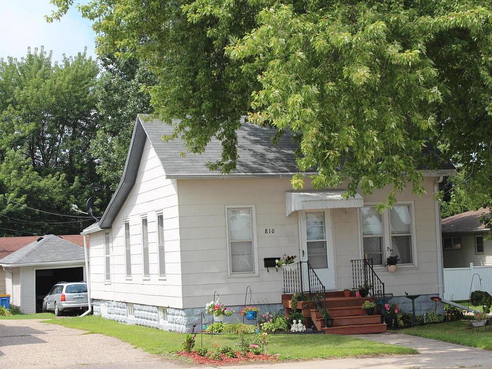 1st image of 810 N Oak Ave