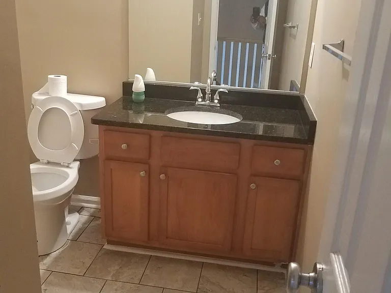 2nd Full bathroom w/ Tub & shower