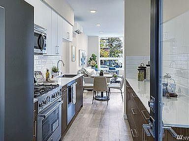 4th image of 503 NE 72nd St