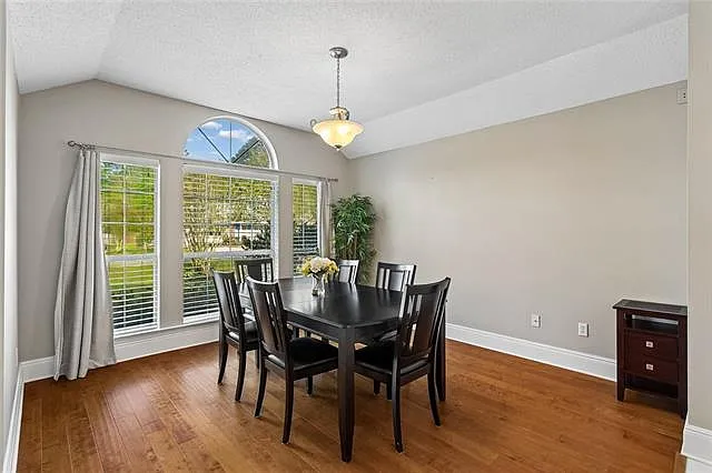 321 Westwood Dr — Photo 8