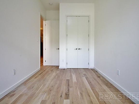 4th image of 463 E New York Ave #2A