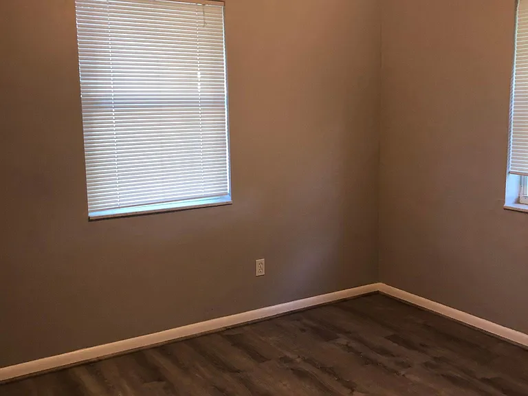 7047 Merrick Ln — Photo 20