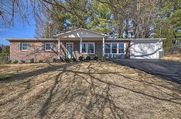 1st image of 308 Blackburn Cir