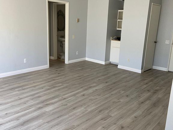 2nd image of 1115 S Elm Dr