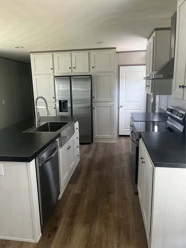 3 bed, 2.0 bath, 1140 sqft, $1,520 — Photo 3