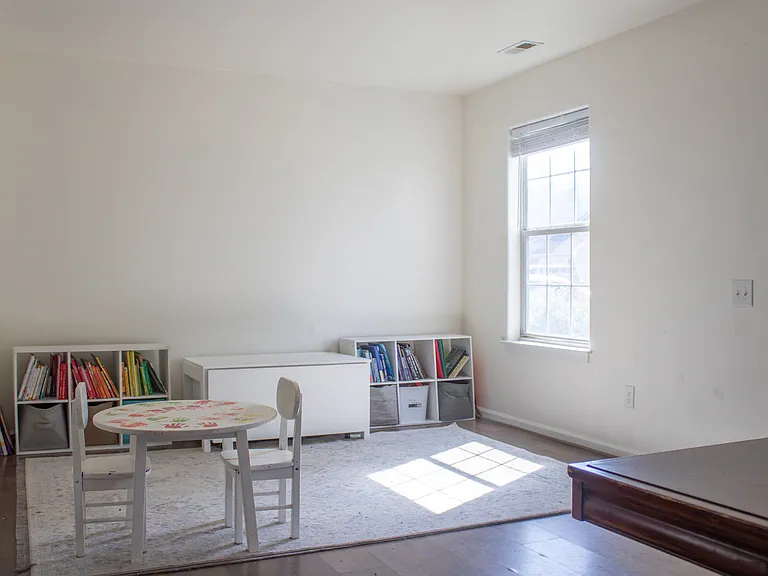 210 Rockwood Pl — Photo 6