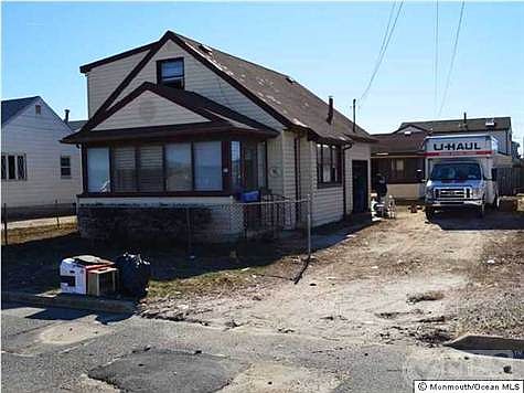 2nd image of 102 New York Ave