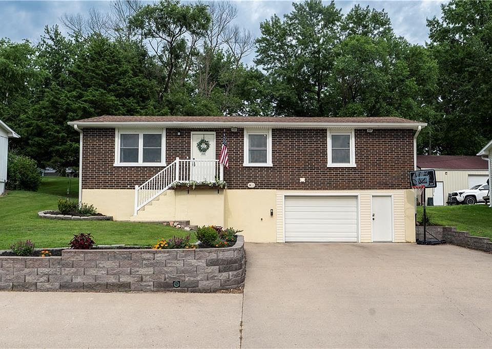 1st image of 2220 Millwood Dr