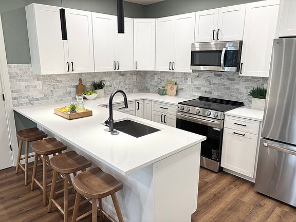 3rd image of 1391 Main St #204