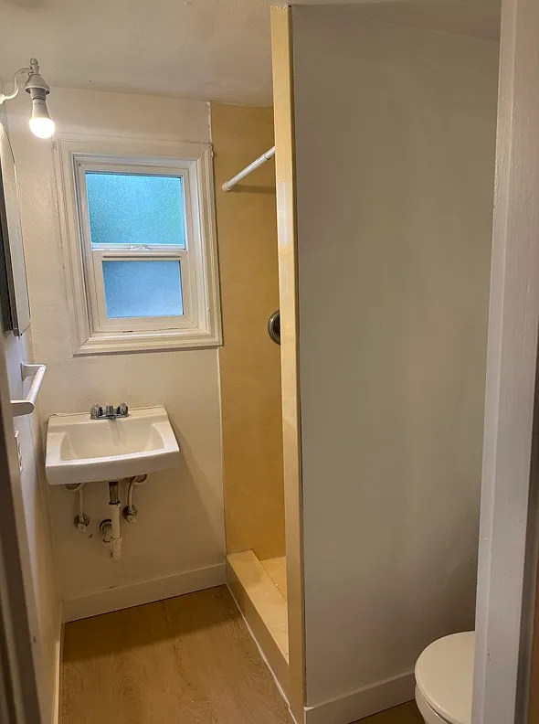 Studio, $900 — Photo 4