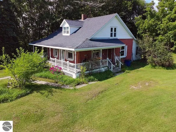 208 Garfield St, Prescott, MI 48756
