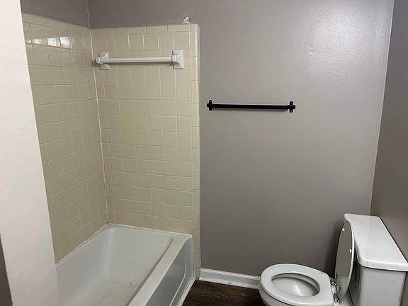 4th image of 705 Ivy Green Ln