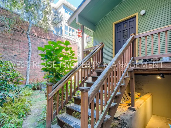 133 NW Trinity Pl #2, Portland, OR 97209