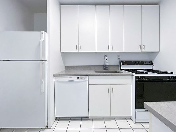 4th image of 343 E 30th St APT 18H