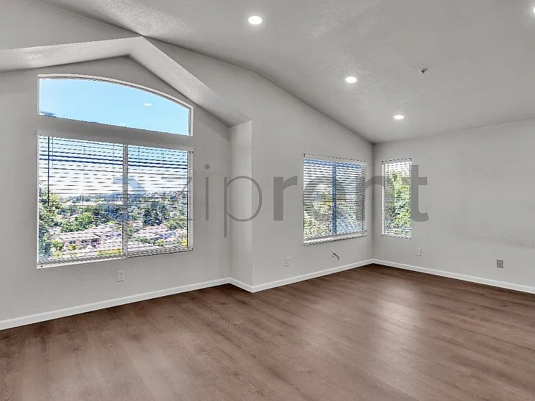 1001 Sandhurst Dr — Photo 50