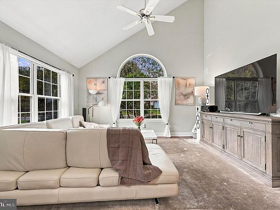5th image of 152 Canterbury Ln