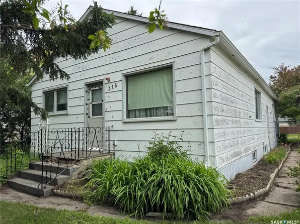 316 1st STREET E, Wynyard, SK S0A 4T0