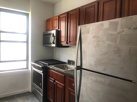 2nd image of 649 W 184th St APT 5C