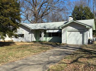 1520 S Luster Ave, Springfield, MO 65804