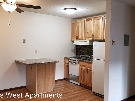4th image of 926 10th Ave W #22