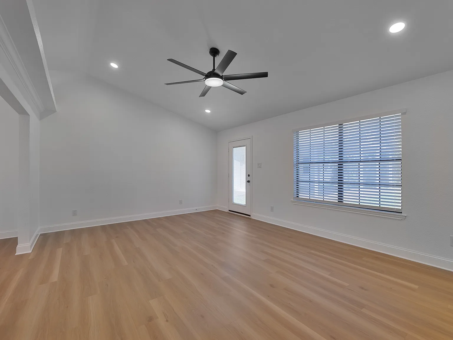 7609 Red Oak St — Photo 3