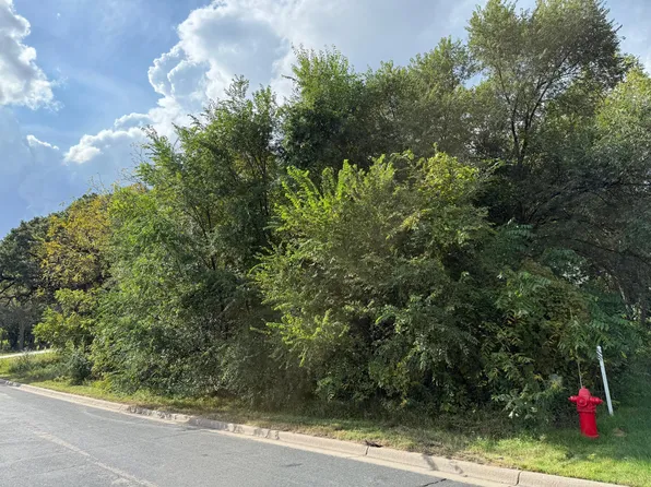 1634 River Shore Dr, Hastings, MN 55033