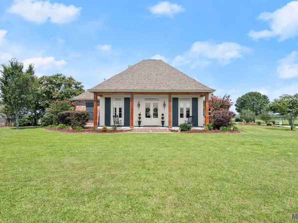 194 Montrachet Dr, Port Allen, LA 70767