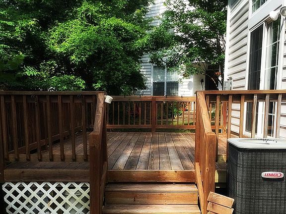 PRIVATE LARGE BACK DECK