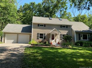 879 Middle Tpke, Mansfield, CT 06268